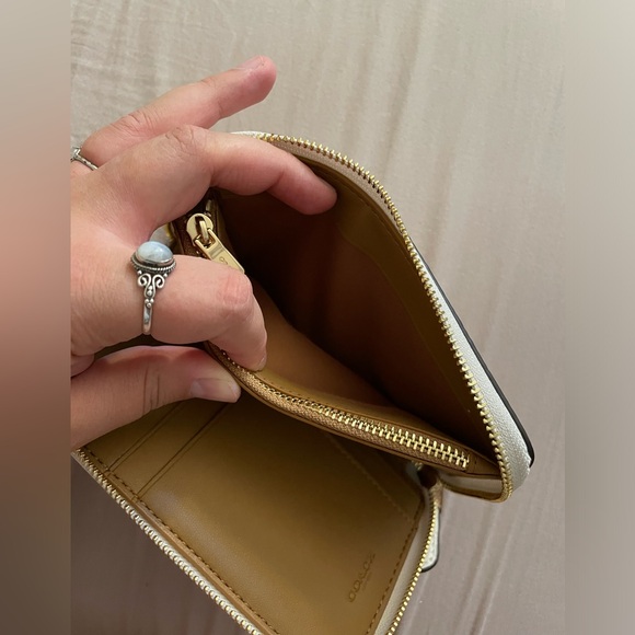 NWT Coach Chalk Pebble Leather Medium ID Zip Wallet - Picture 5 of 8